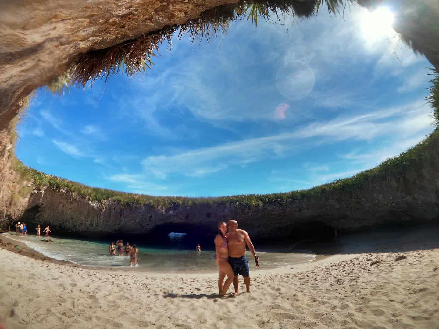 Pareja en Playa Escondida